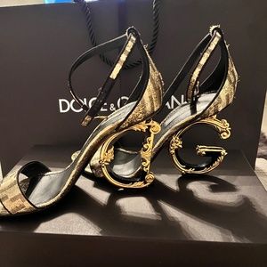 Dolce & Gabbana * Jacquard D & G Heels ( *******AUTHENTIC********)